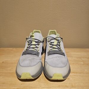 On Running Men's Shoes in Gray and Yellow